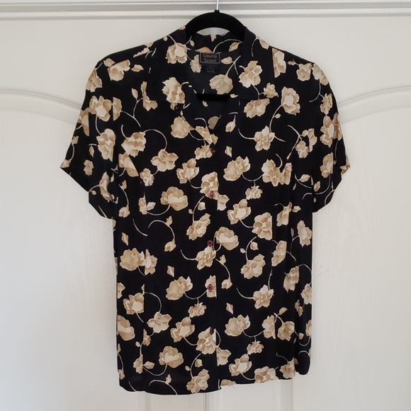 Blouse & Skirt - Picture 2 of 5